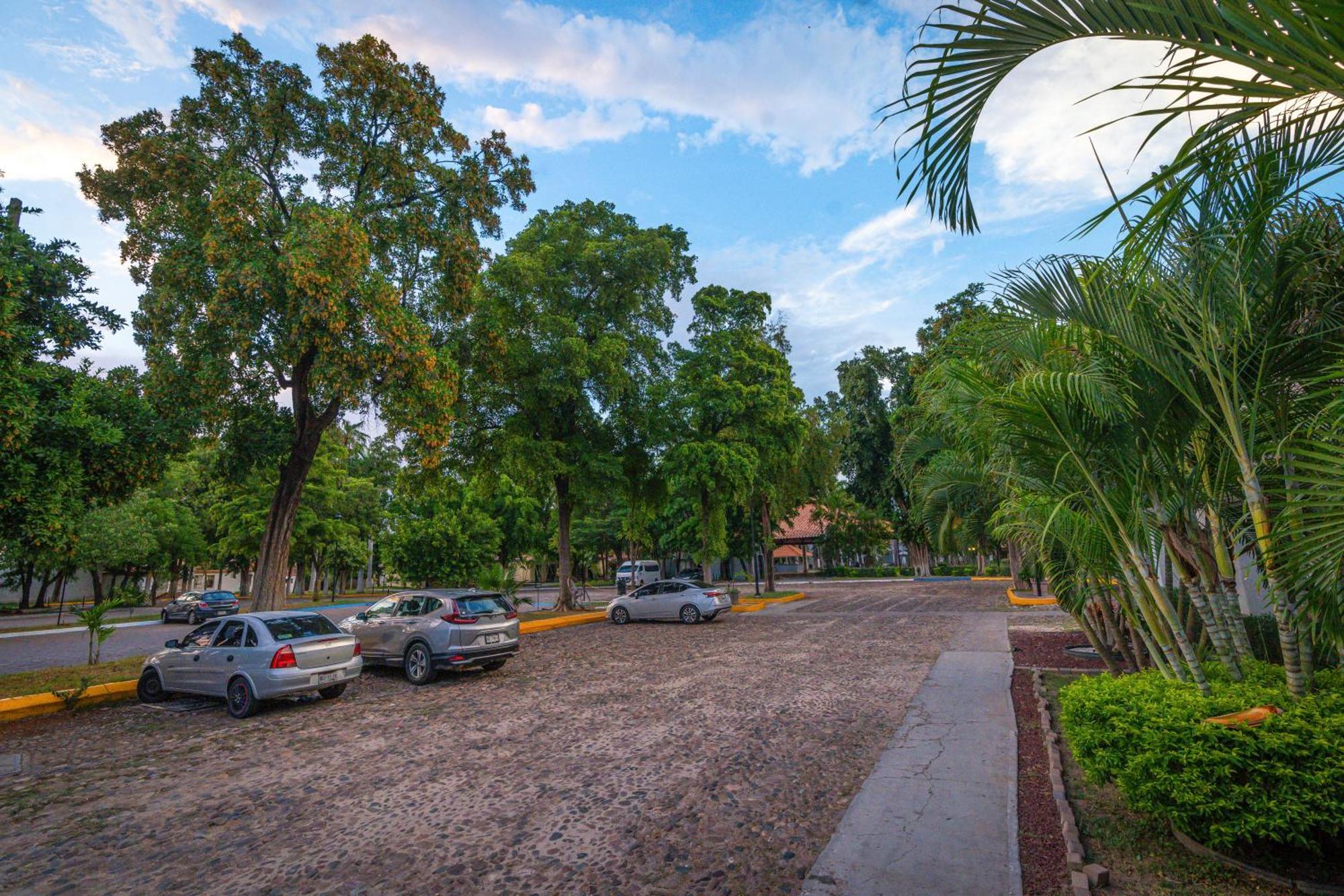 Hotel Inhouse Select Hacienda Tres Rios à Culiacán Extérieur photo