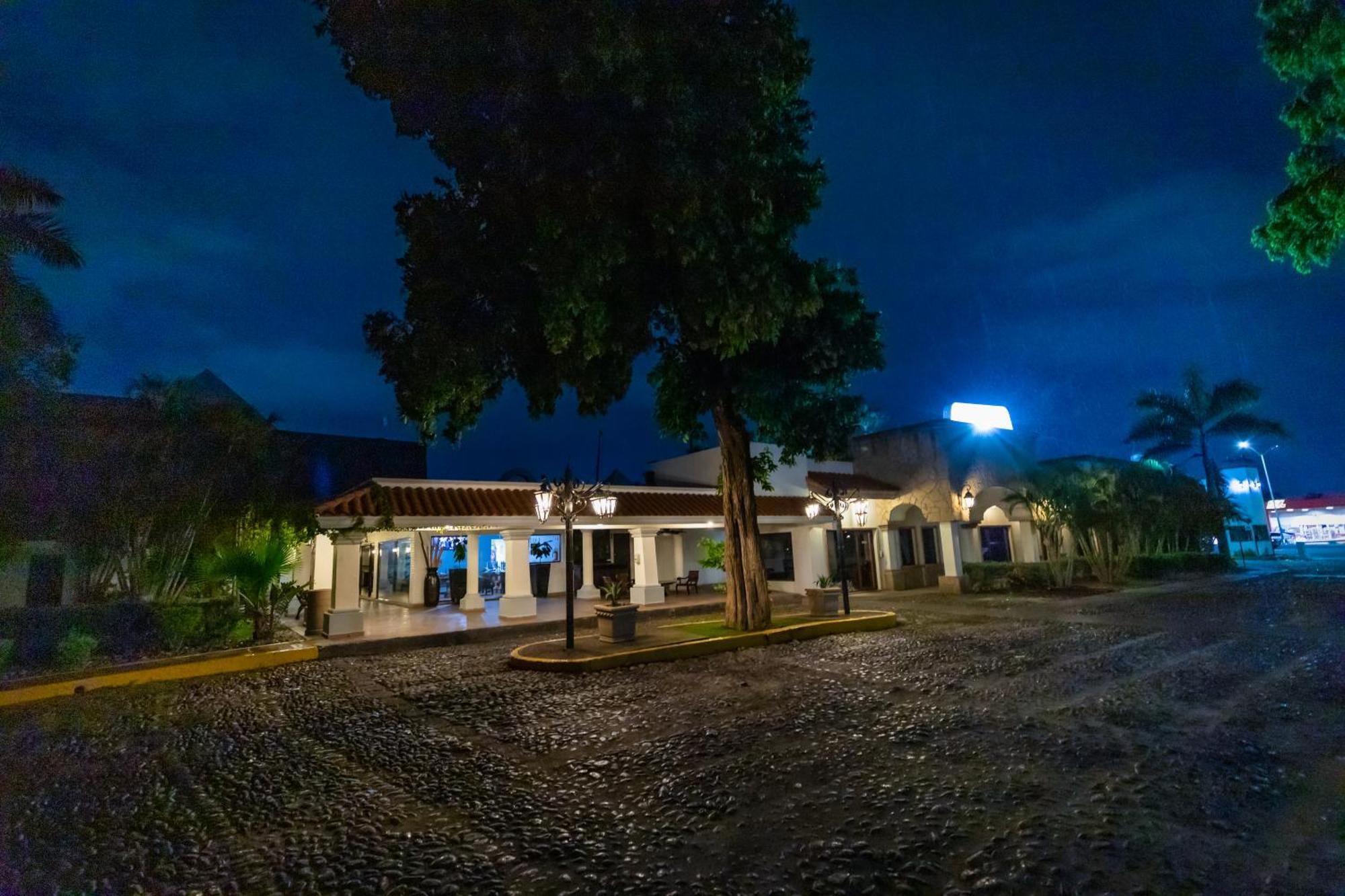 Hotel Inhouse Select Hacienda Tres Rios à Culiacán Extérieur photo