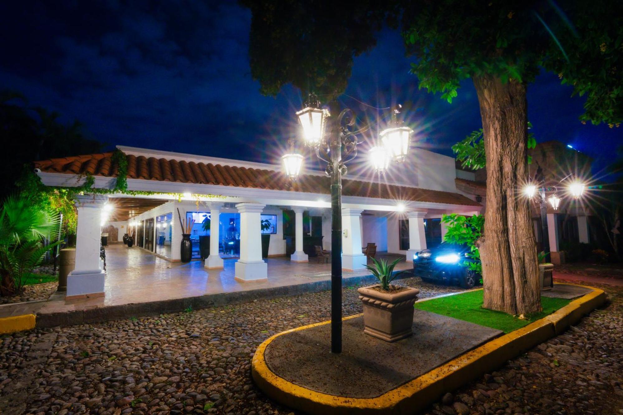 Hotel Inhouse Select Hacienda Tres Rios à Culiacán Extérieur photo